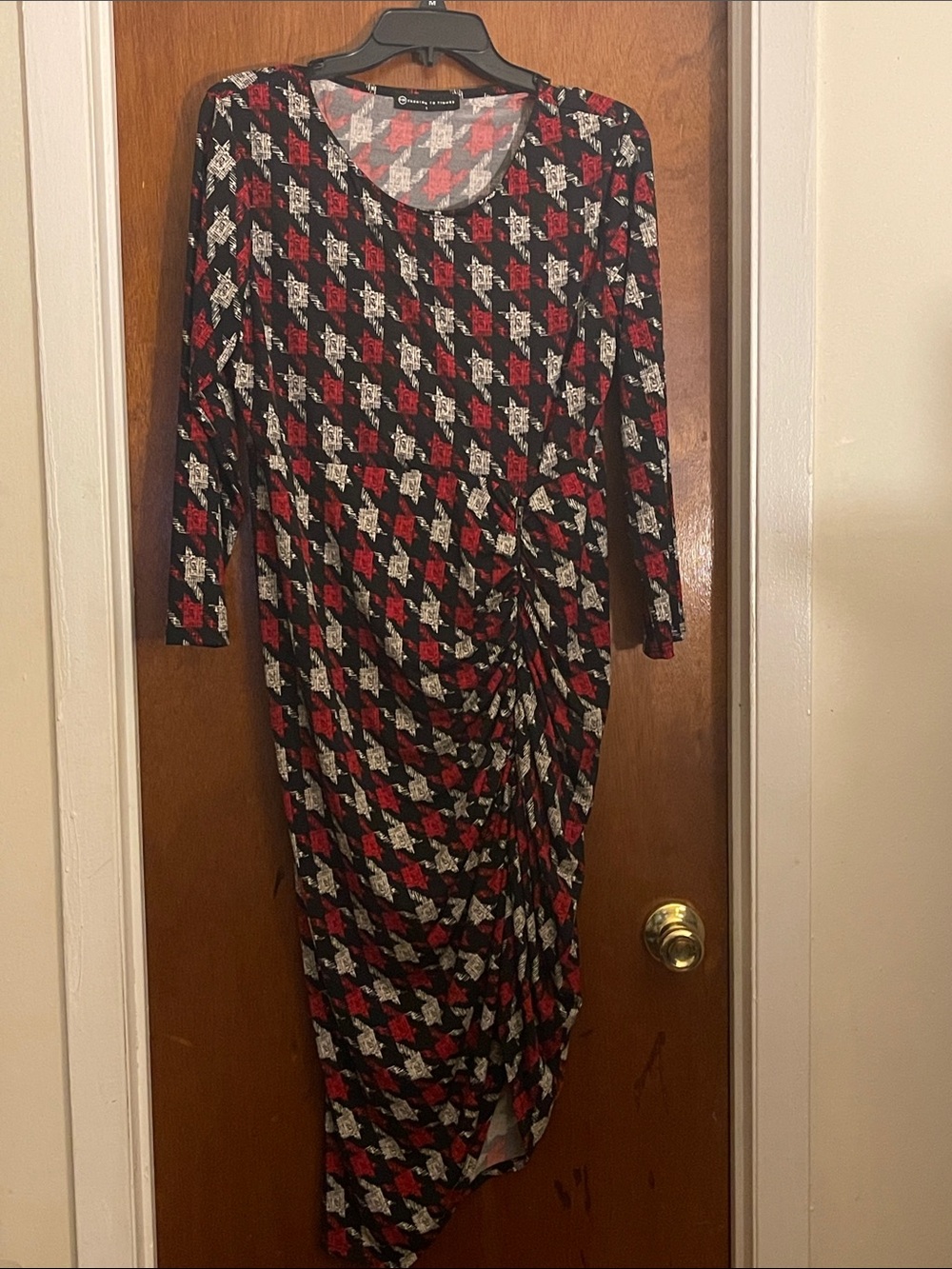 Fashion to Figure, Red Black & White Houndstooth Ruched Long Sleeve Midi Dress